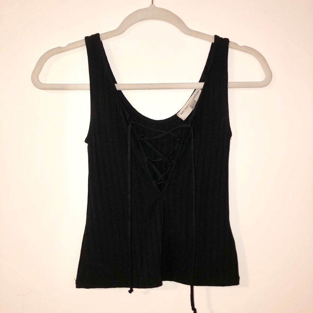 Fitted shirt that ties on front